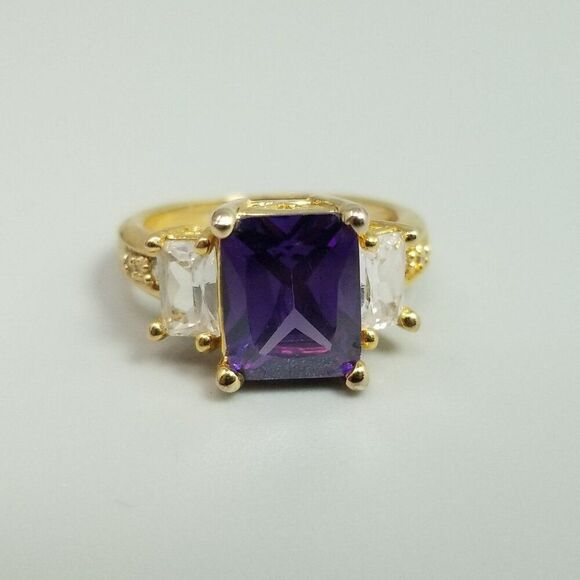 Vintage Dark Purple Rhinestone Ring, Size 8 Band, Gold Tone Setting, Estate - Picture 2 of 8